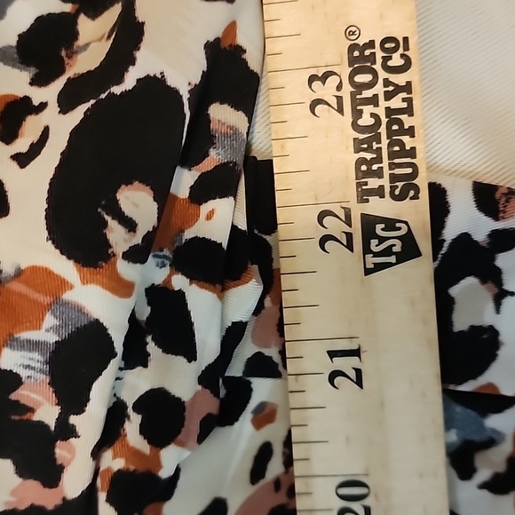 Jules & Leopoldo Leopard Print Fitted Blazer with Pockets. Size XL - Picture 6 of 8